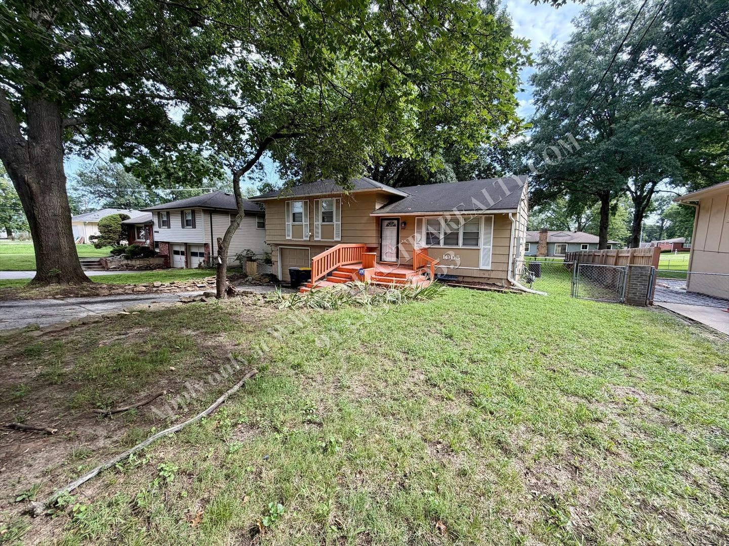 Beautiful 3 Bed Home in KCMO-Available NOW!! – photo 3