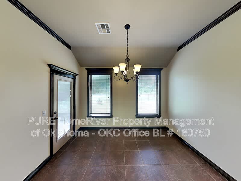 932 Ashwood Ln – photo 4