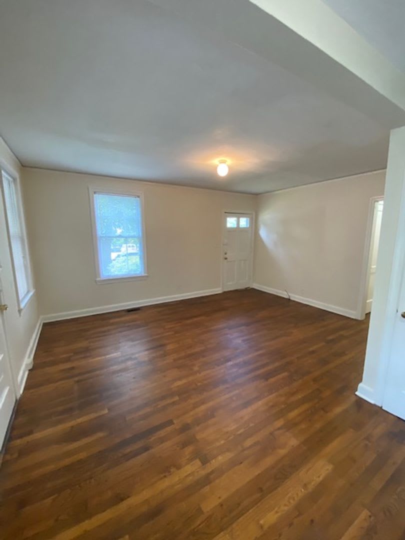 2-bedroom, 1 bath home available in Rosewood area! – photo 2