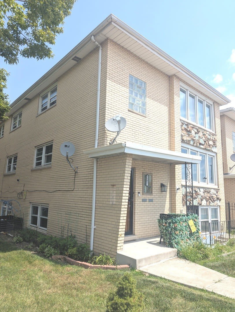 5802 S Archer Avenue – photo 1