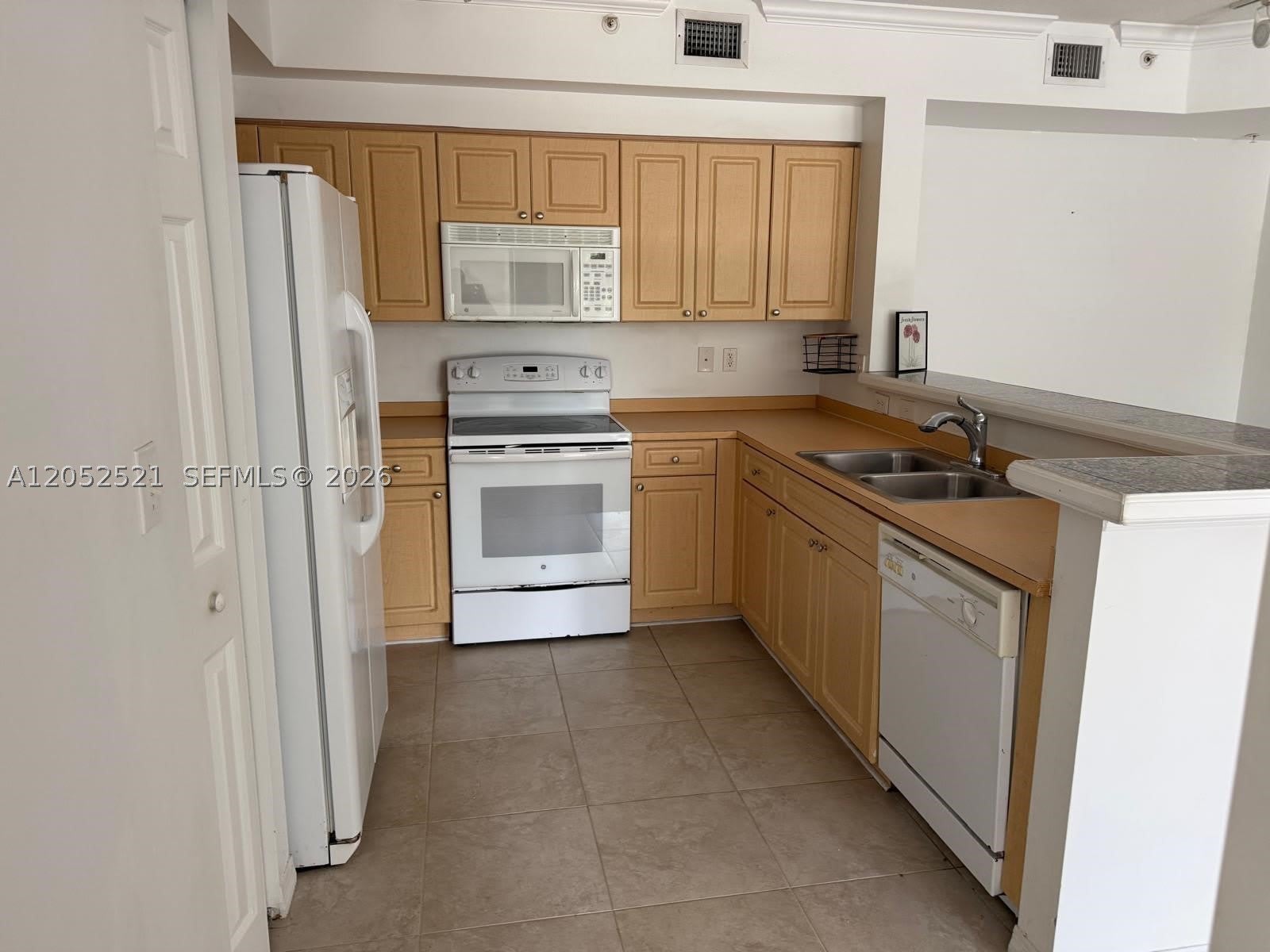 6861 SW 44th St – photo 3