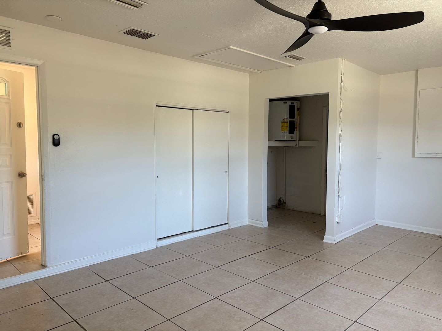 Newly Renovated 4 Bedroom 2 Bathroom – photo 5