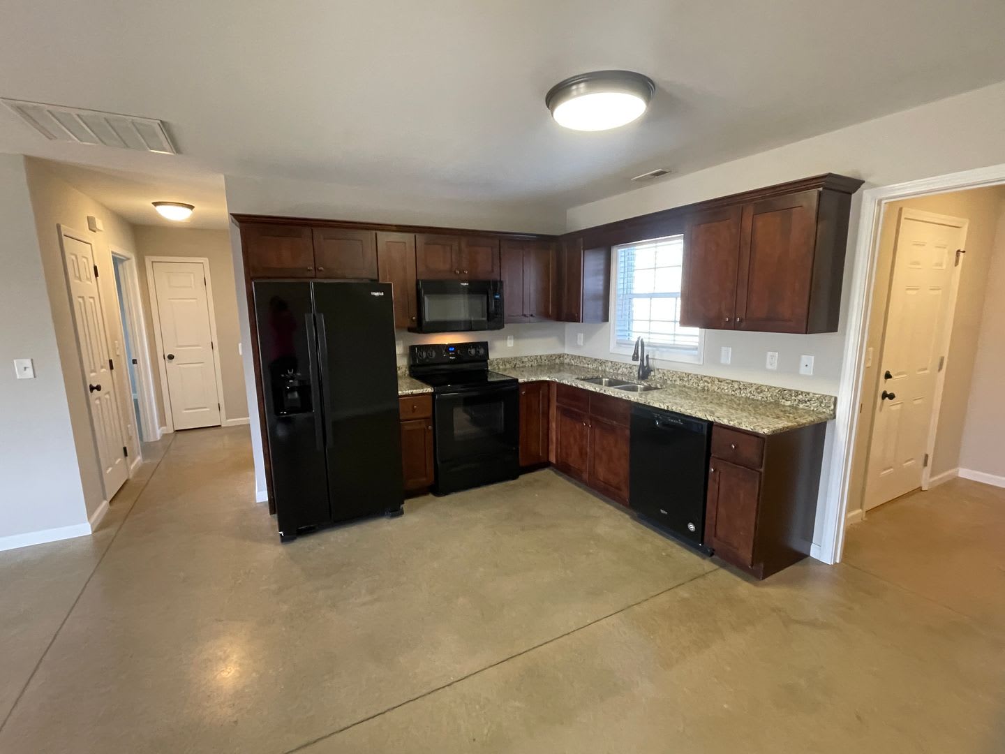 Available 10/7/2026! Fantastic 2 bedroom, 1 bath duplex available in Denver, NC – photo 3