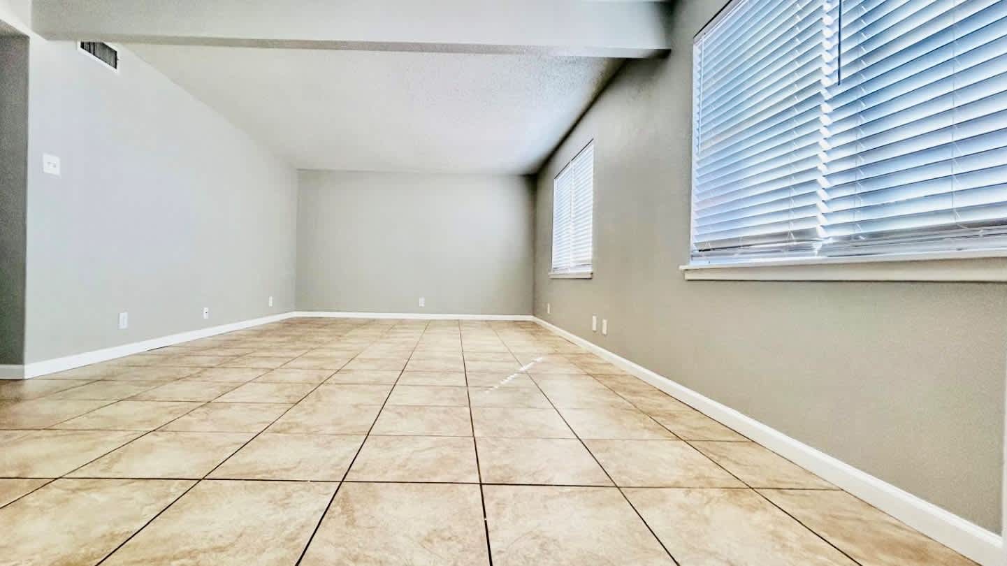 3901 Englewood Circle – photo 2