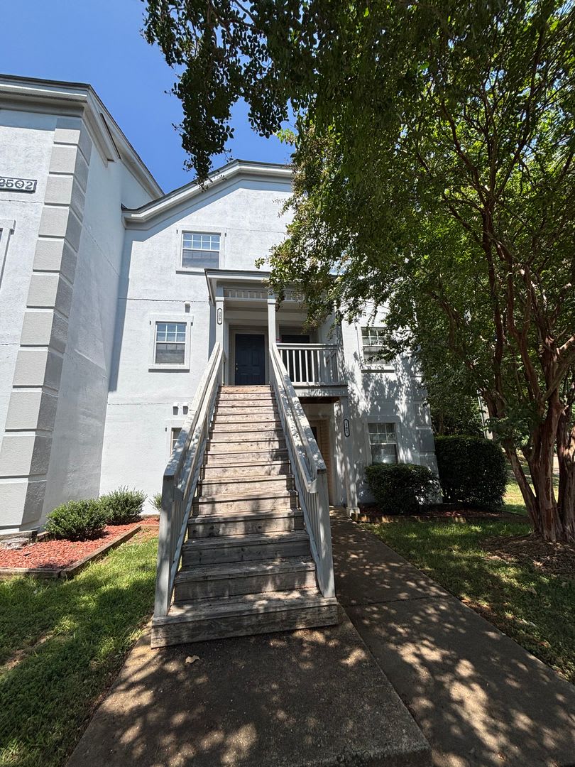 2502-202 Avent Ferry Rd, Raleigh NC, 28607 – photo 2