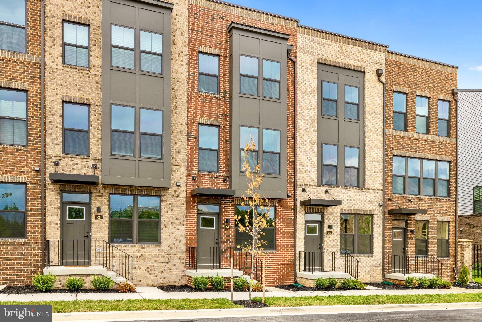 828 WATTS Street – photo 2