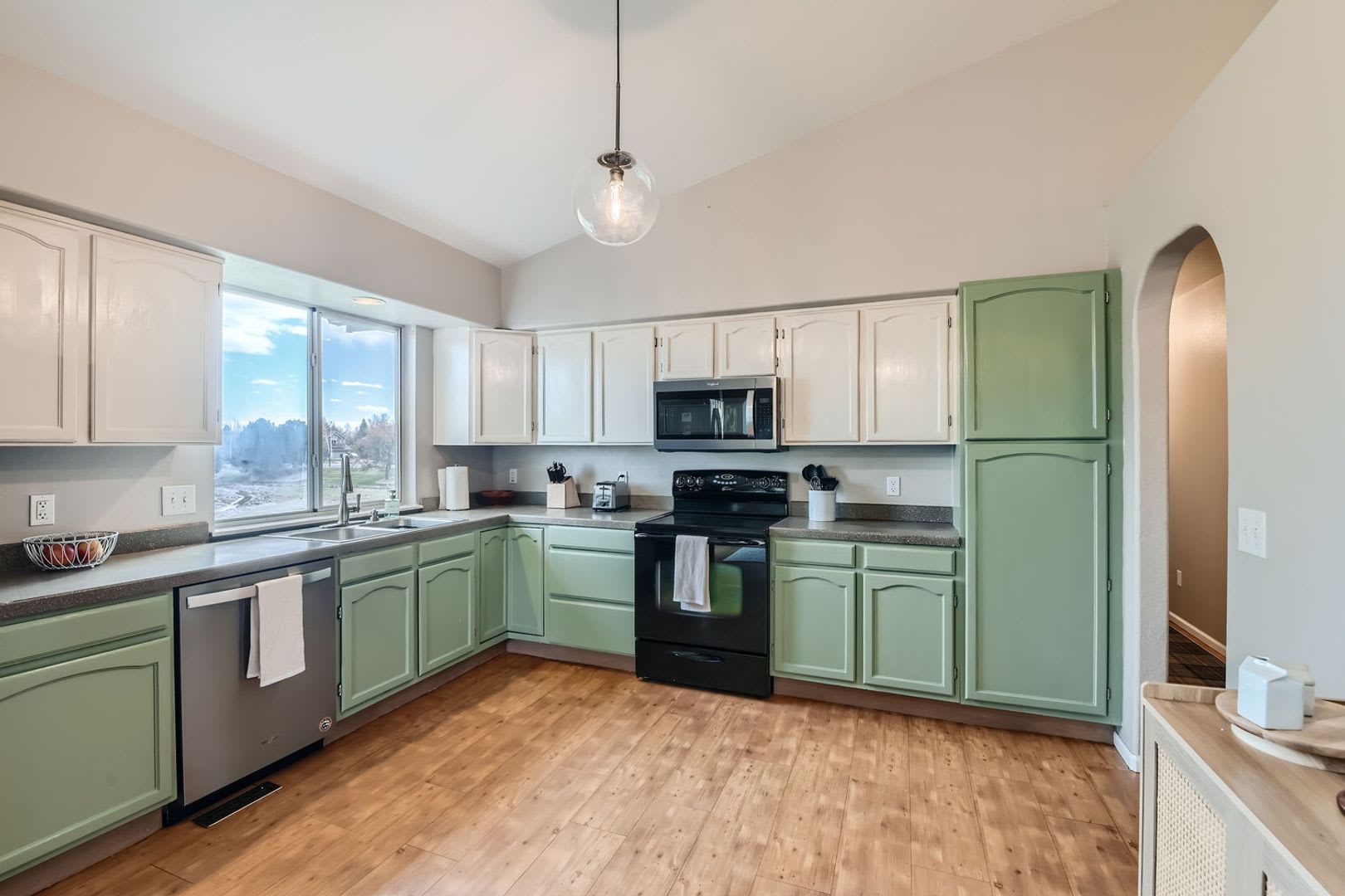 Stunning 4 BDR Fully Furnished Home in Broomfield – photo 2