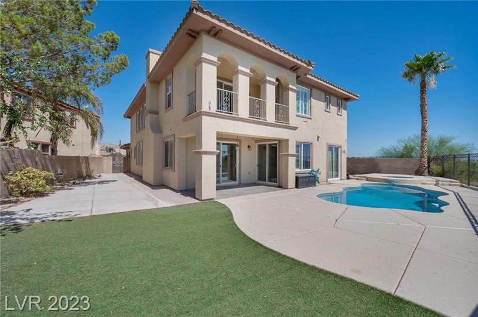 Rare and stunning 5 bedroom 4117sqft property with pool and spa in the backyard. – photo 5
