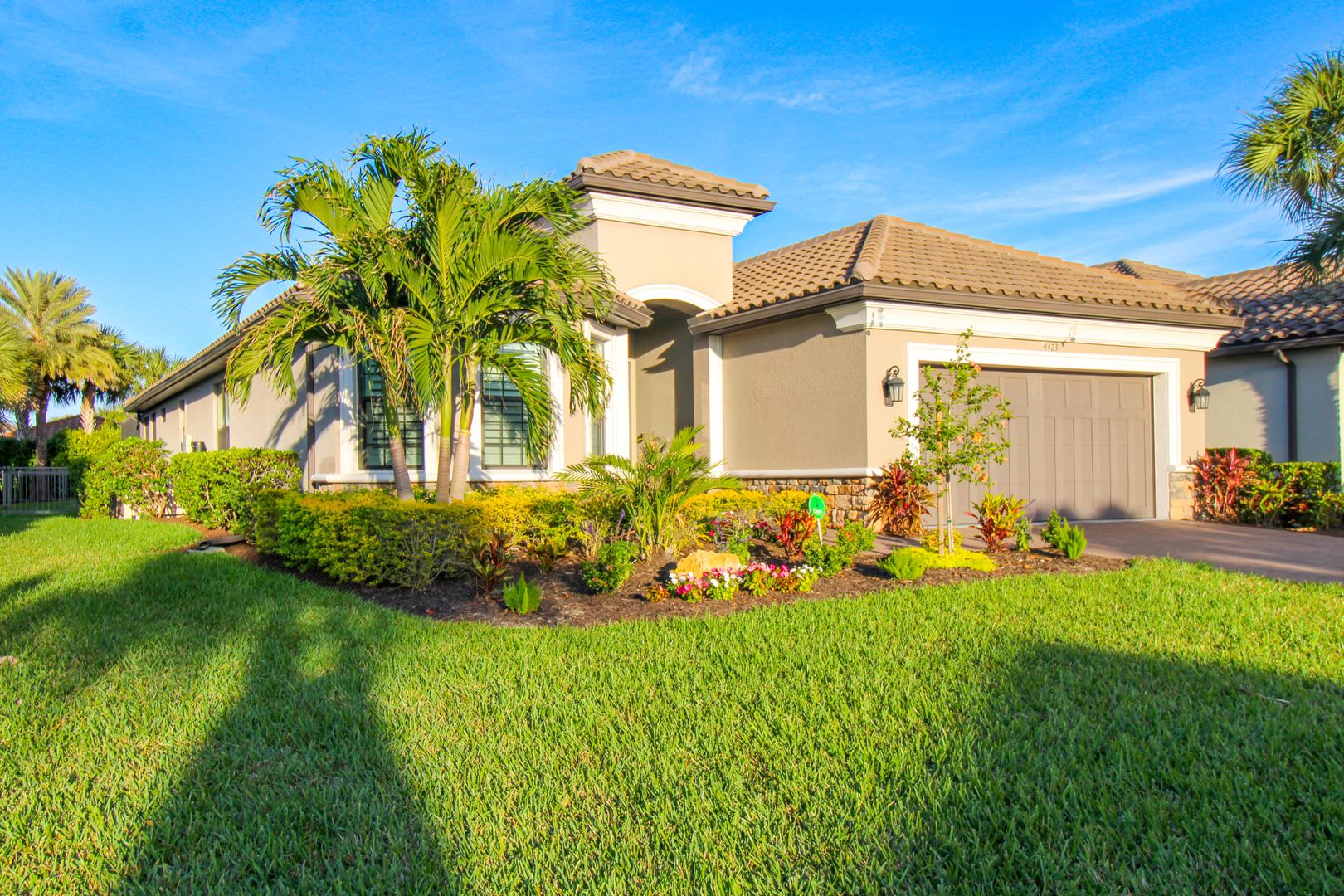Stunning 3 Bedroom Den 3 Bathroom Heated Pool Spa Home With Golf Transfer To Esplanade Golf Country Club Seasonal – photo 2