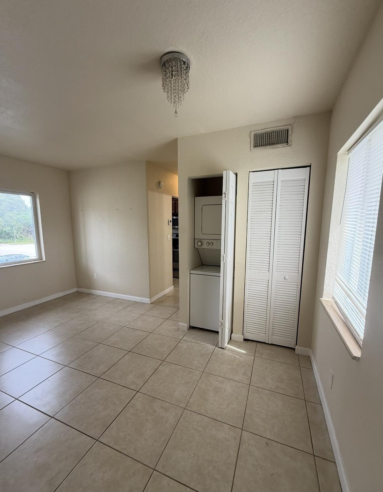 578 NE 20th Street – photo 5