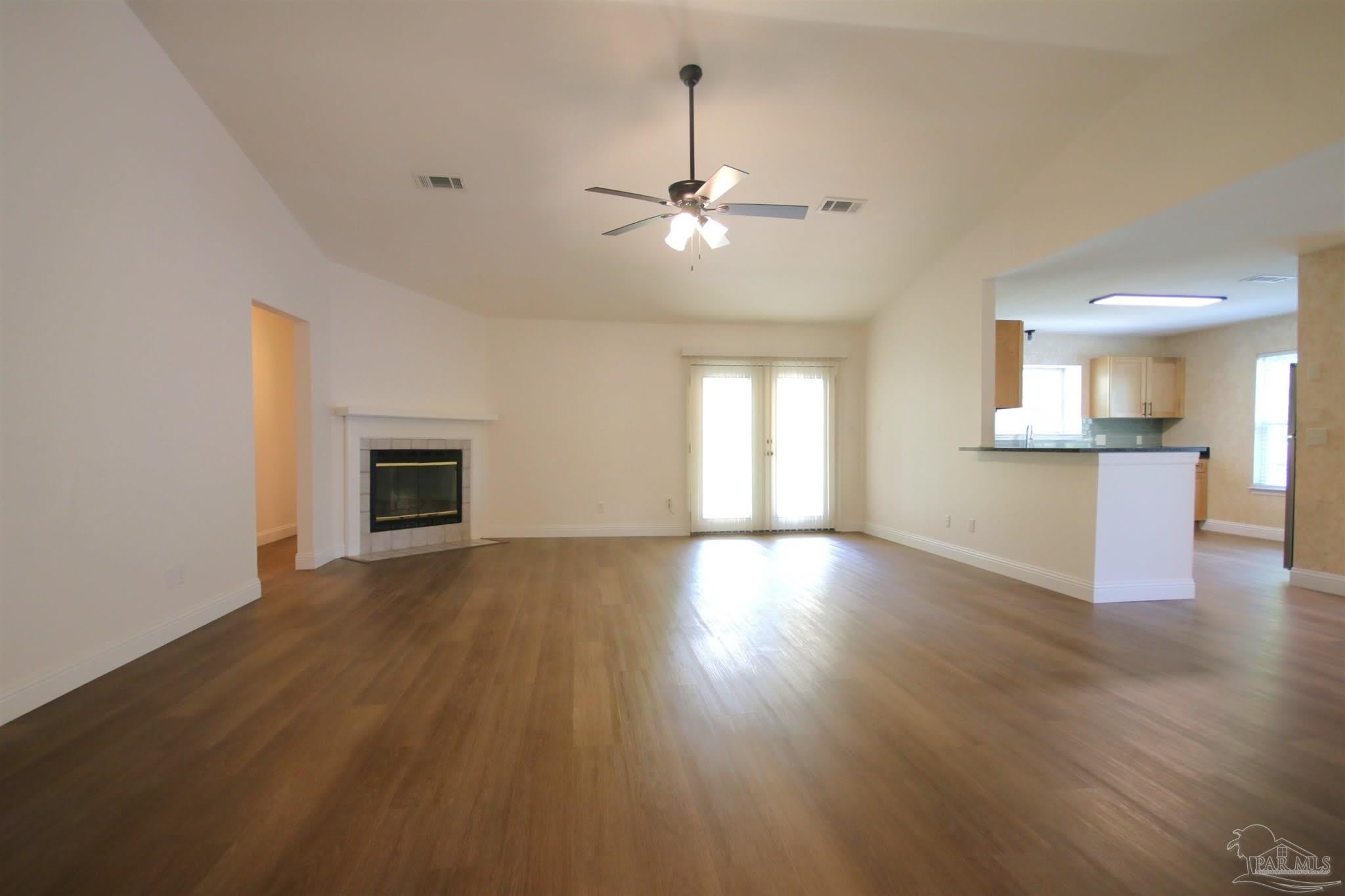 4631 Northpointe Cir – photo 2