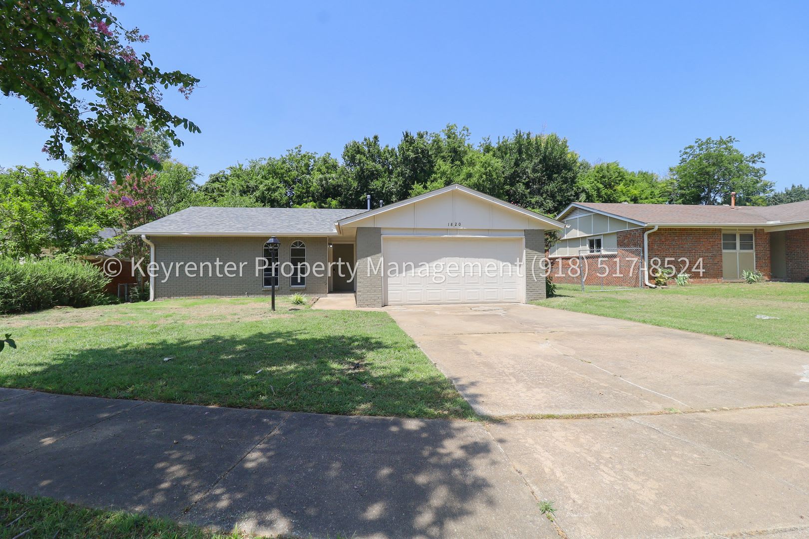 Beautifully Redone 3 Bedroom BA House! Available for Immediate Move in! – photo 2