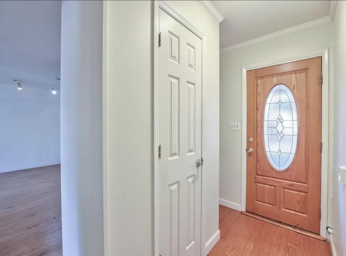 2093 Greenwood Drive – photo 2