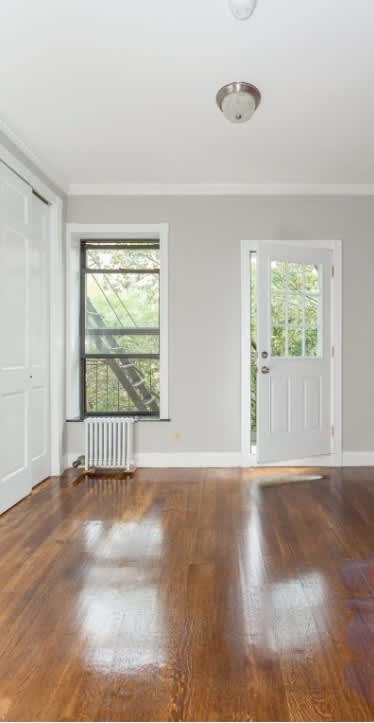306 E 8th St – photo 4