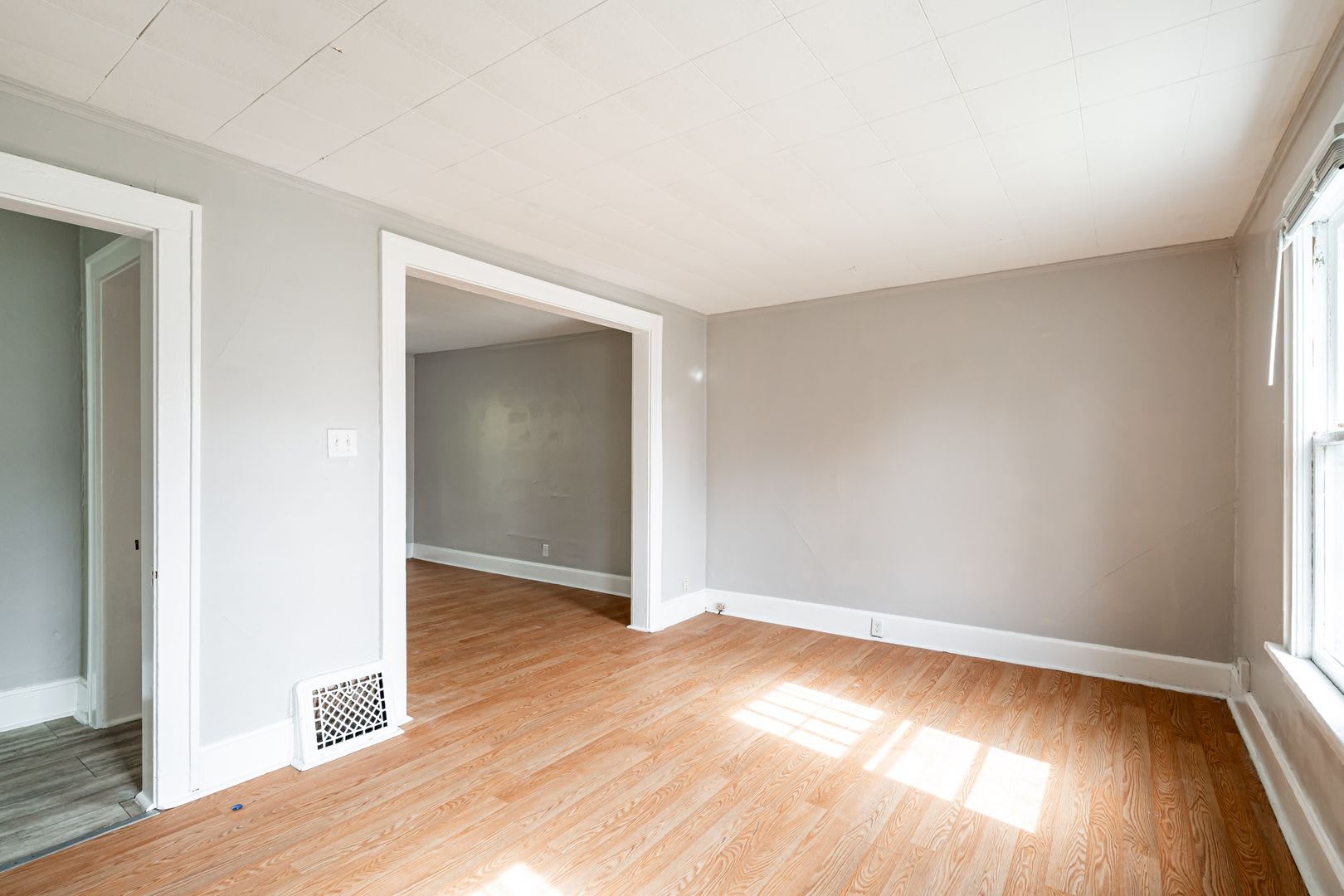Walk To Lake Michigan From This Kenosha Townhome – photo 2