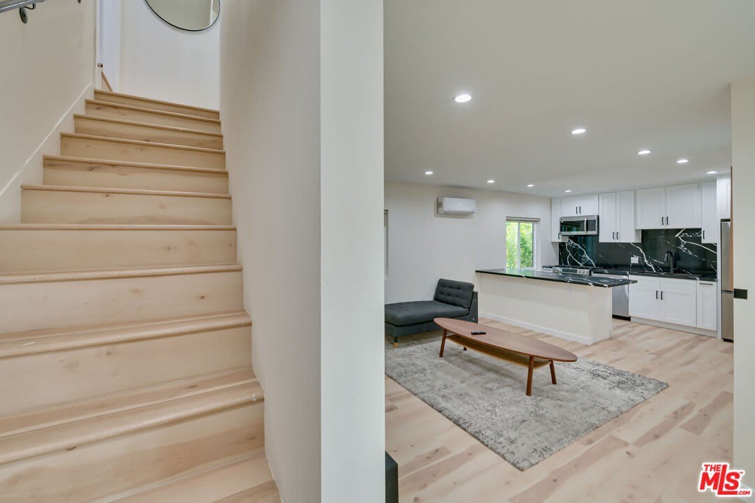 9042 Phyllis Ave – photo 5