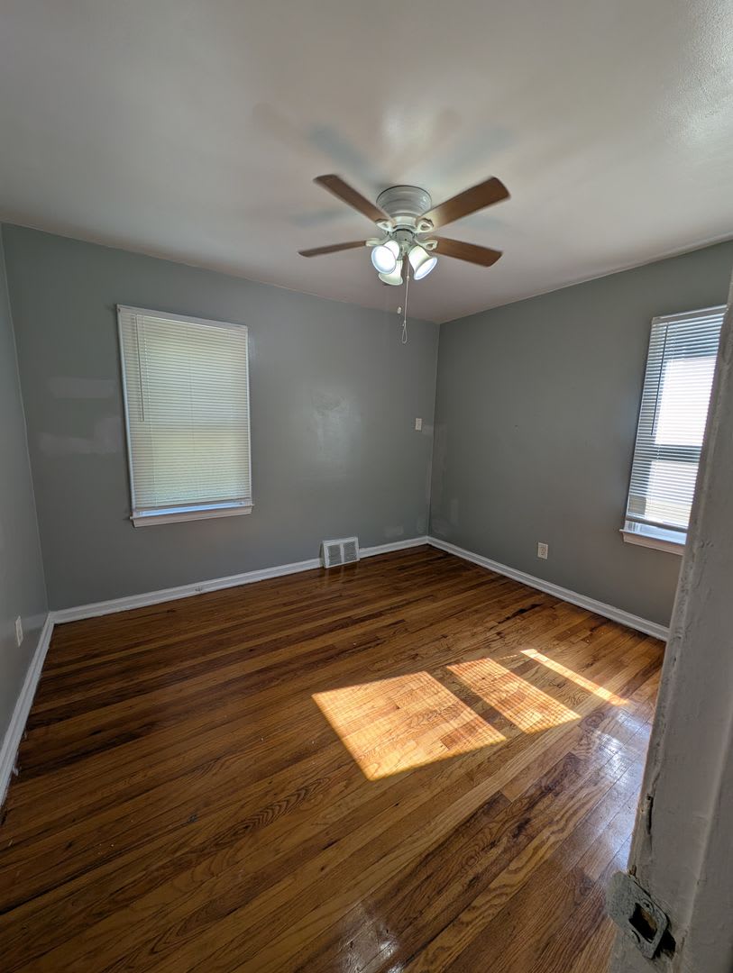 3 bedroom 2 bath garage Detroit/Redford Boarder – photo 4
