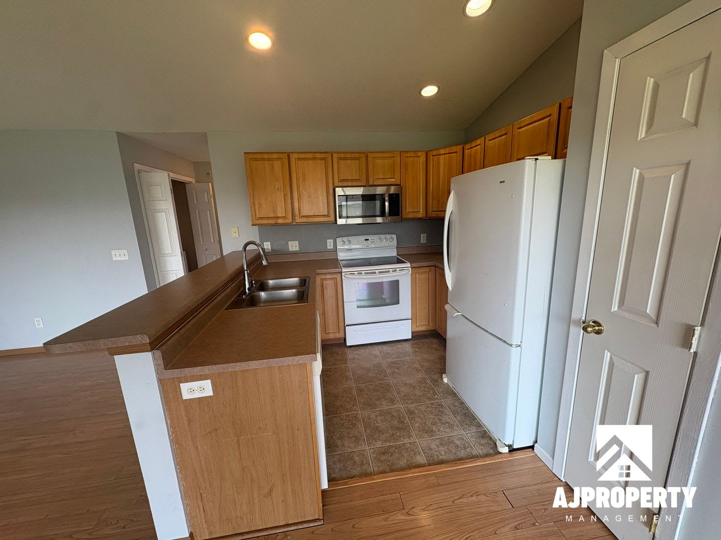 7107 W. 56th St. Sioux Falls, SD 57106 – photo 2