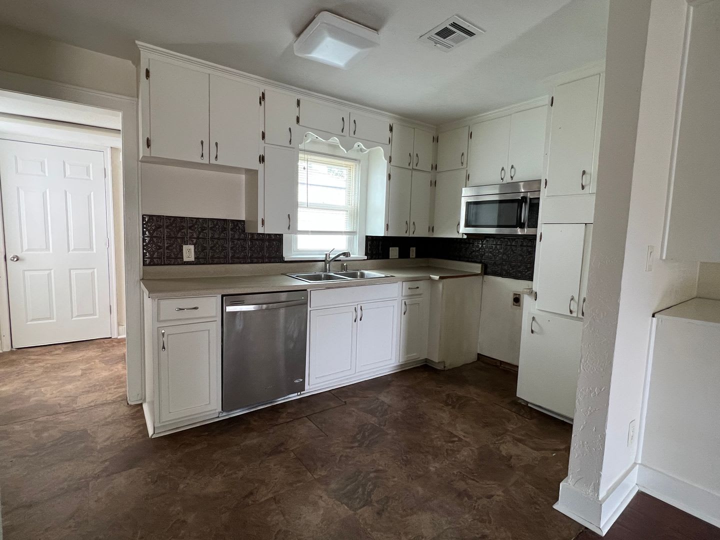 1601 NW Bell- AVAILABLE NOW! – photo 3