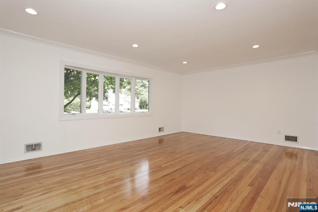 253 Jeffer Street – photo 2