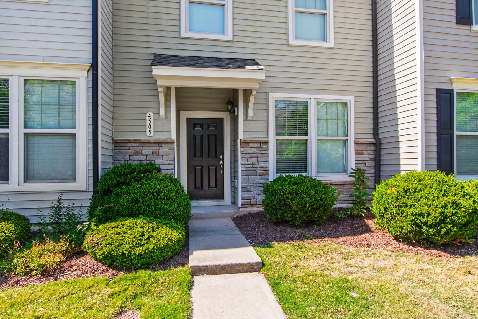Charming Freshly Updated 3Br Townhome In Shearon Farms – photo 4