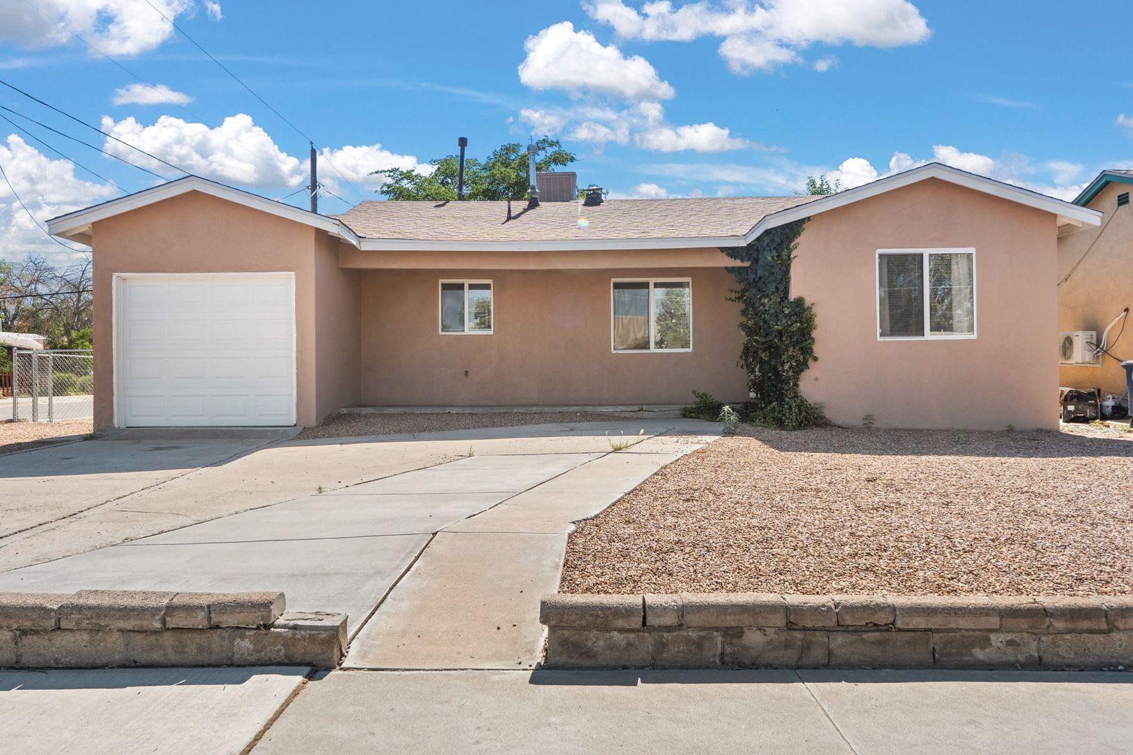 Charming 2 Bedroom Home – photo 3