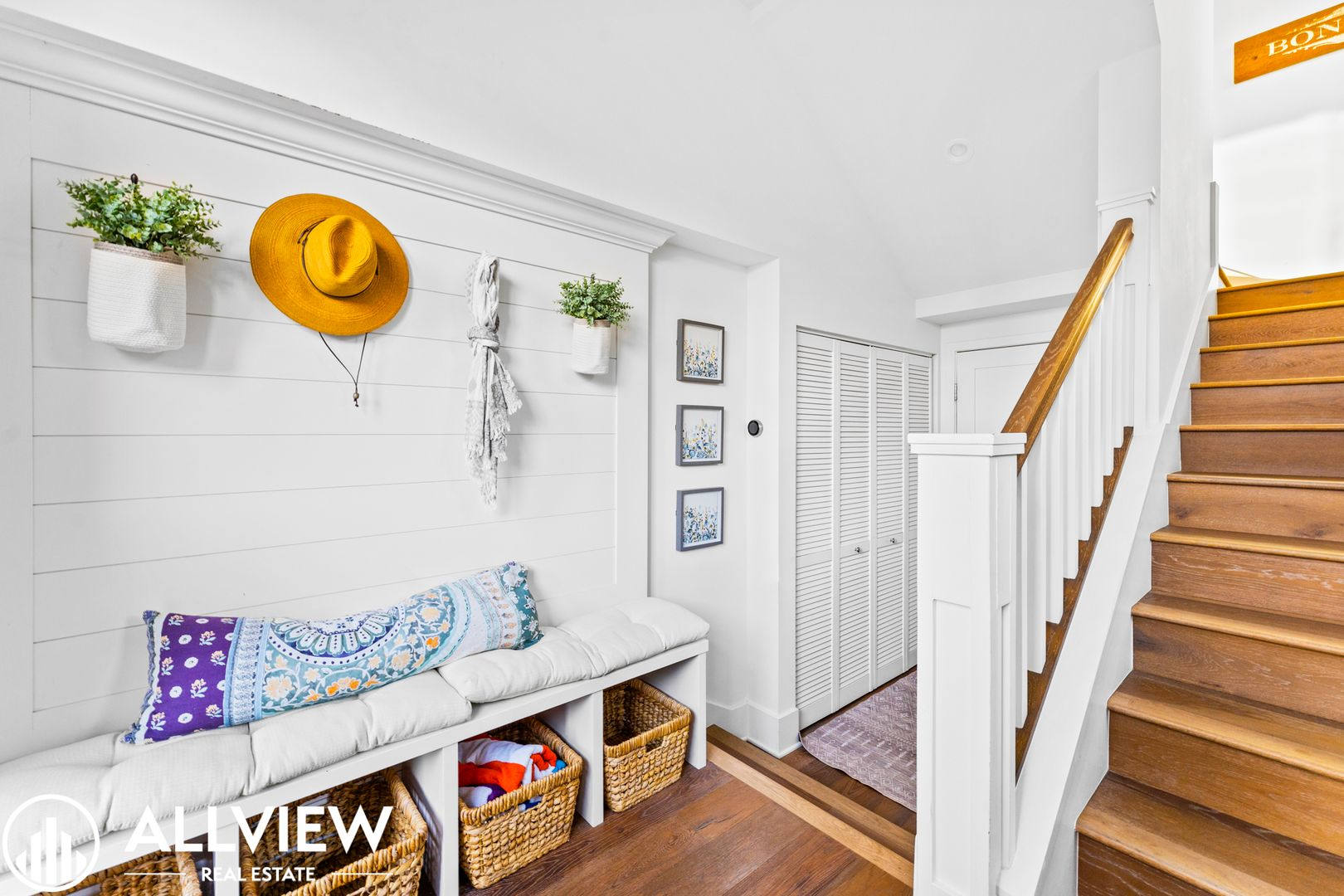 Gorgeous 3 Bed 3 5 Bathroom Home Available Month To Month In The Highly Desired City Of Corona Del Mar – photo 2