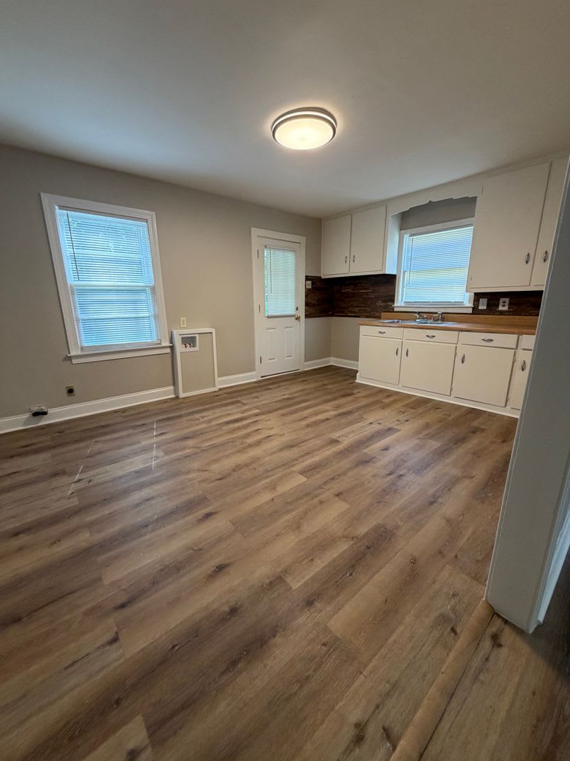 COMPLETELY RENOVATED! BEAUTIFUL BEMIS LIVING!!!! AVAILABLE NOW! – photo 3