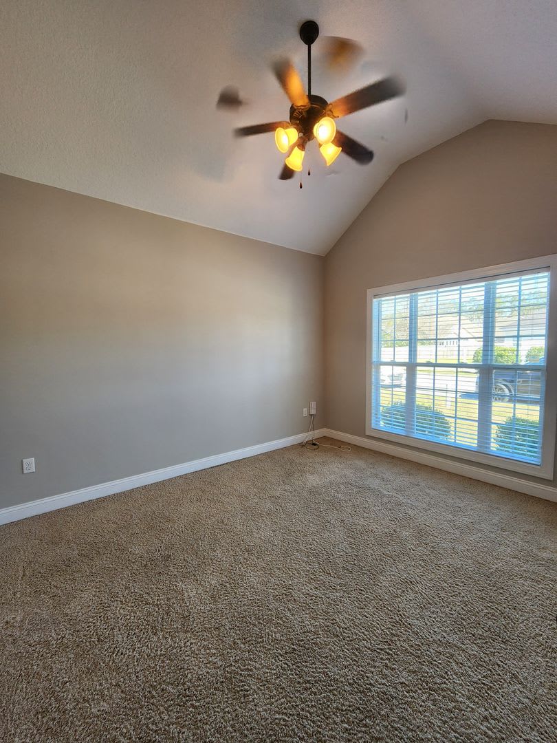 Charming 3-Bedroom Home with Modern Features in Valdosta – photo 4