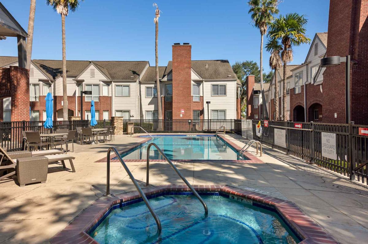 Clear Lake Apartments – photo 3