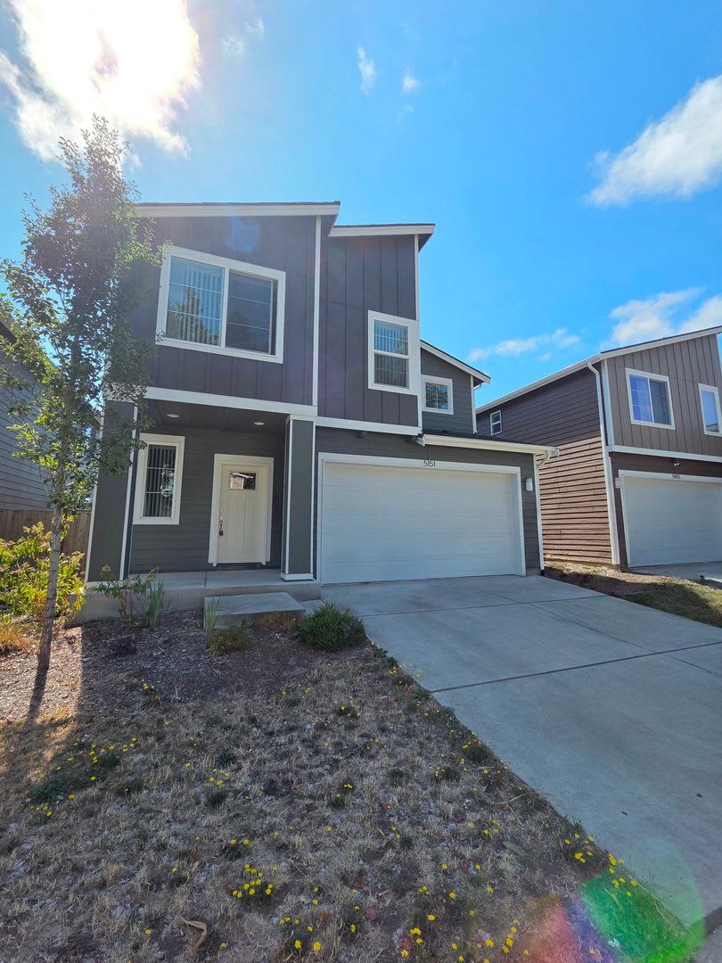 FIVE BEDROOM For Rent in West Hills! Fenced Yard, Laminate Flooring, Pets Okay! – photo 3