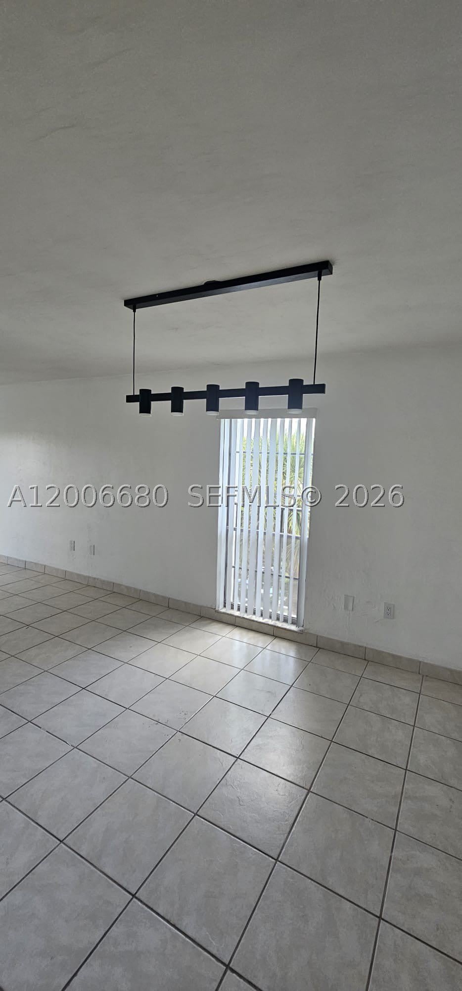 6884 N Kendall Dr – photo 3