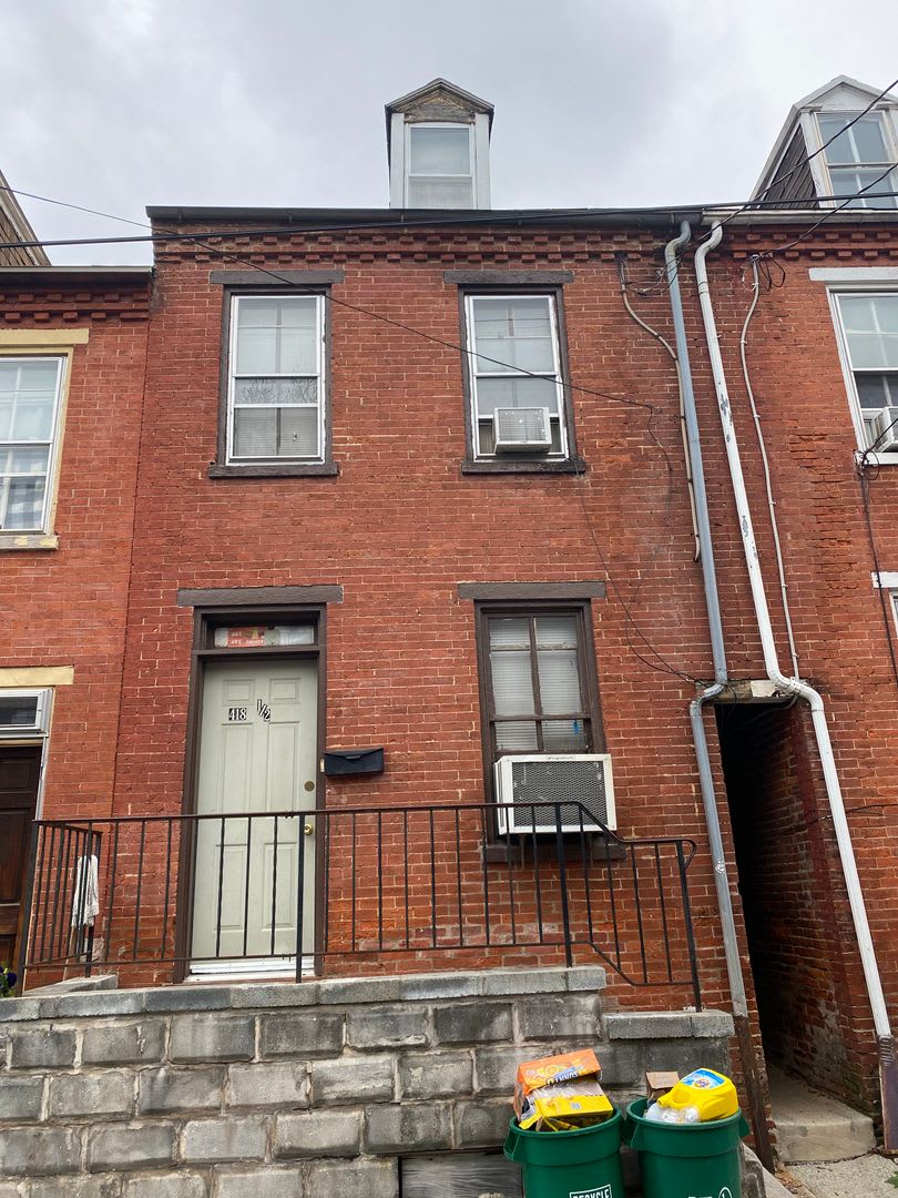 Cute 3Bed 1 Bath Old City Lancaster Home – photo 1