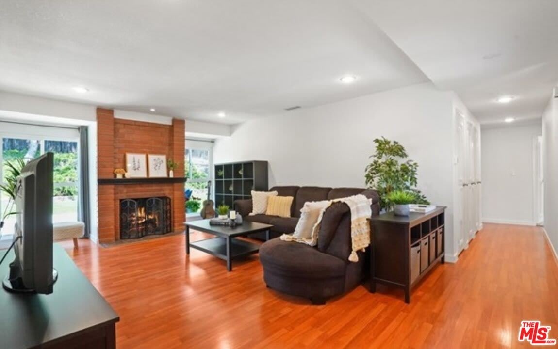 2590 Scott Pl – photo 2