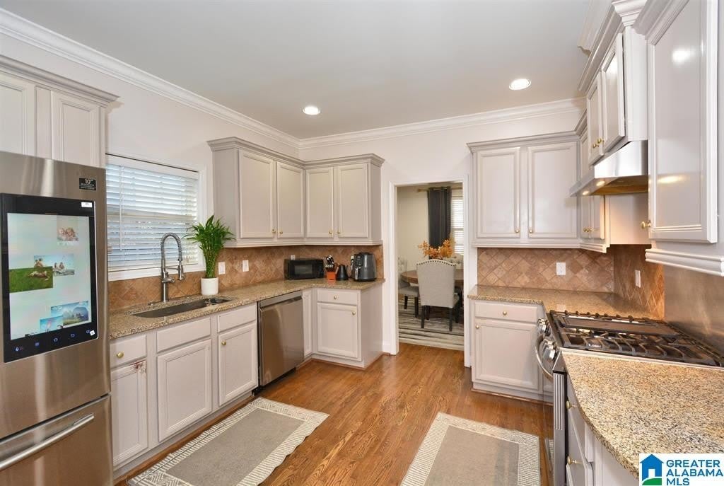 221 Castlehill Drive – photo 5