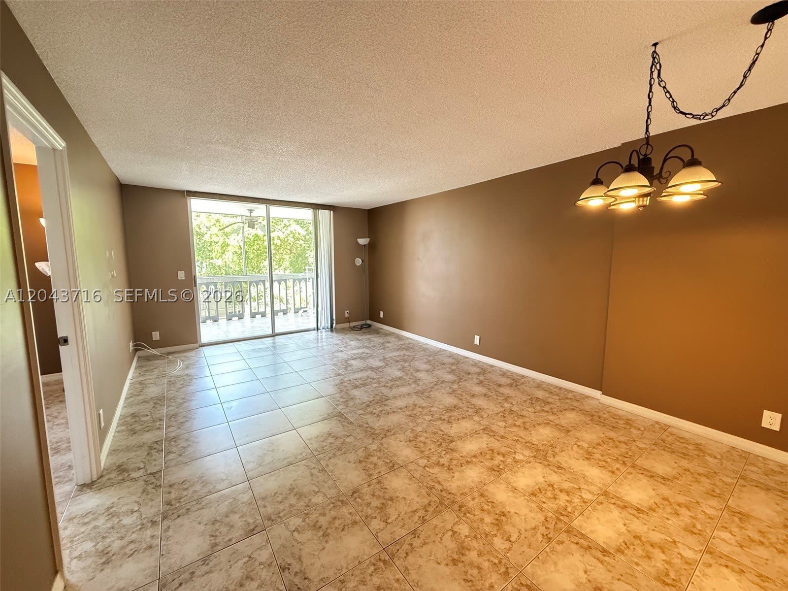 320 NE 12th Ave – photo 4