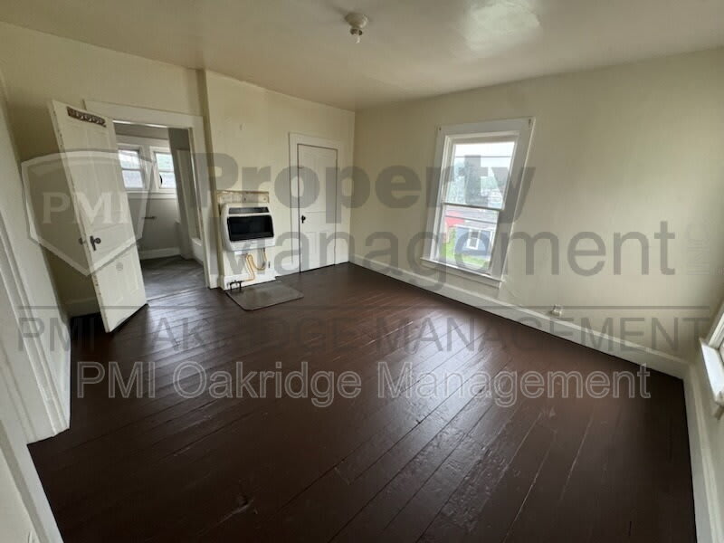 439 1/2 Adams St – photo 4