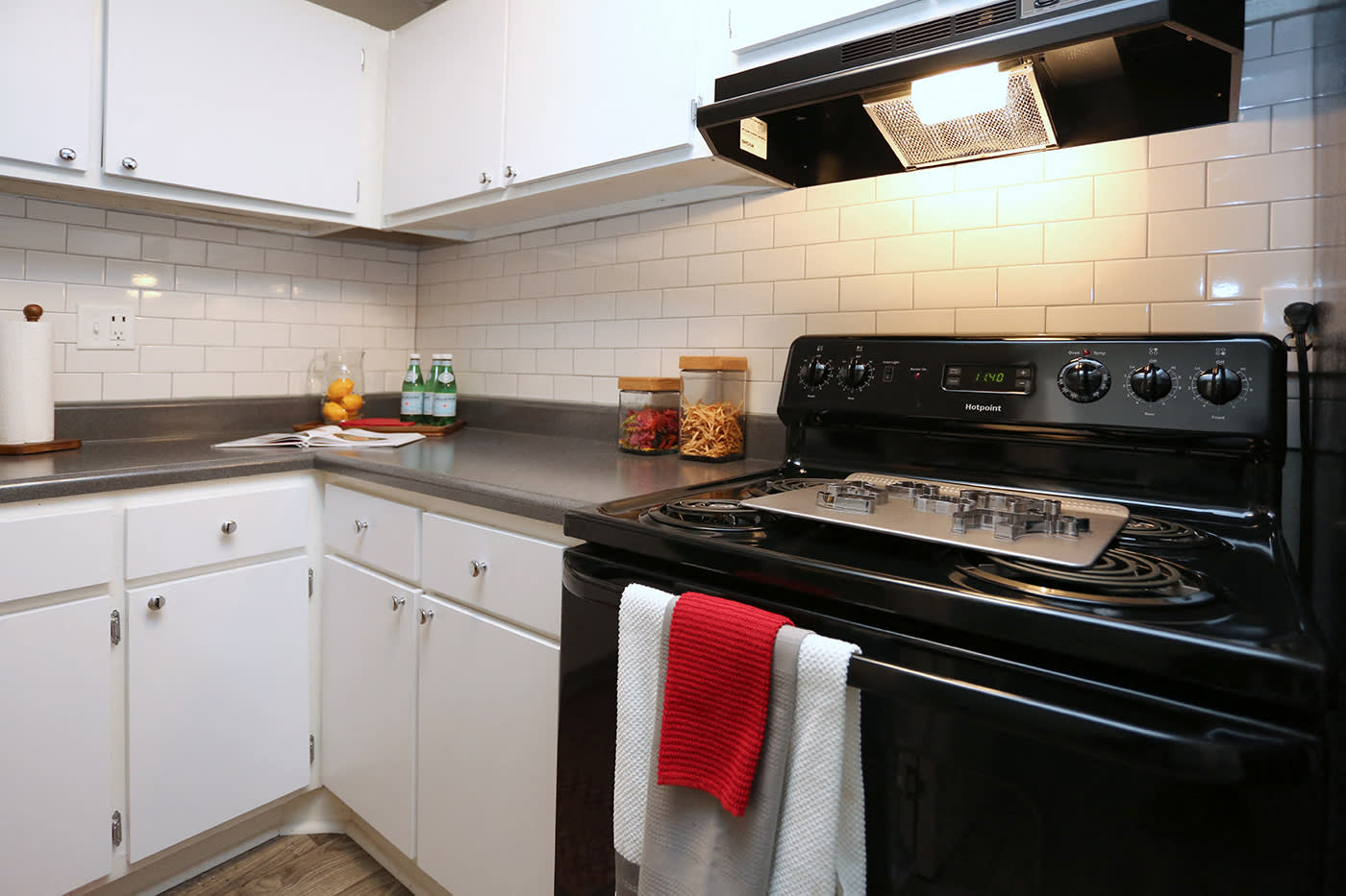 555 Mansell – photo 1