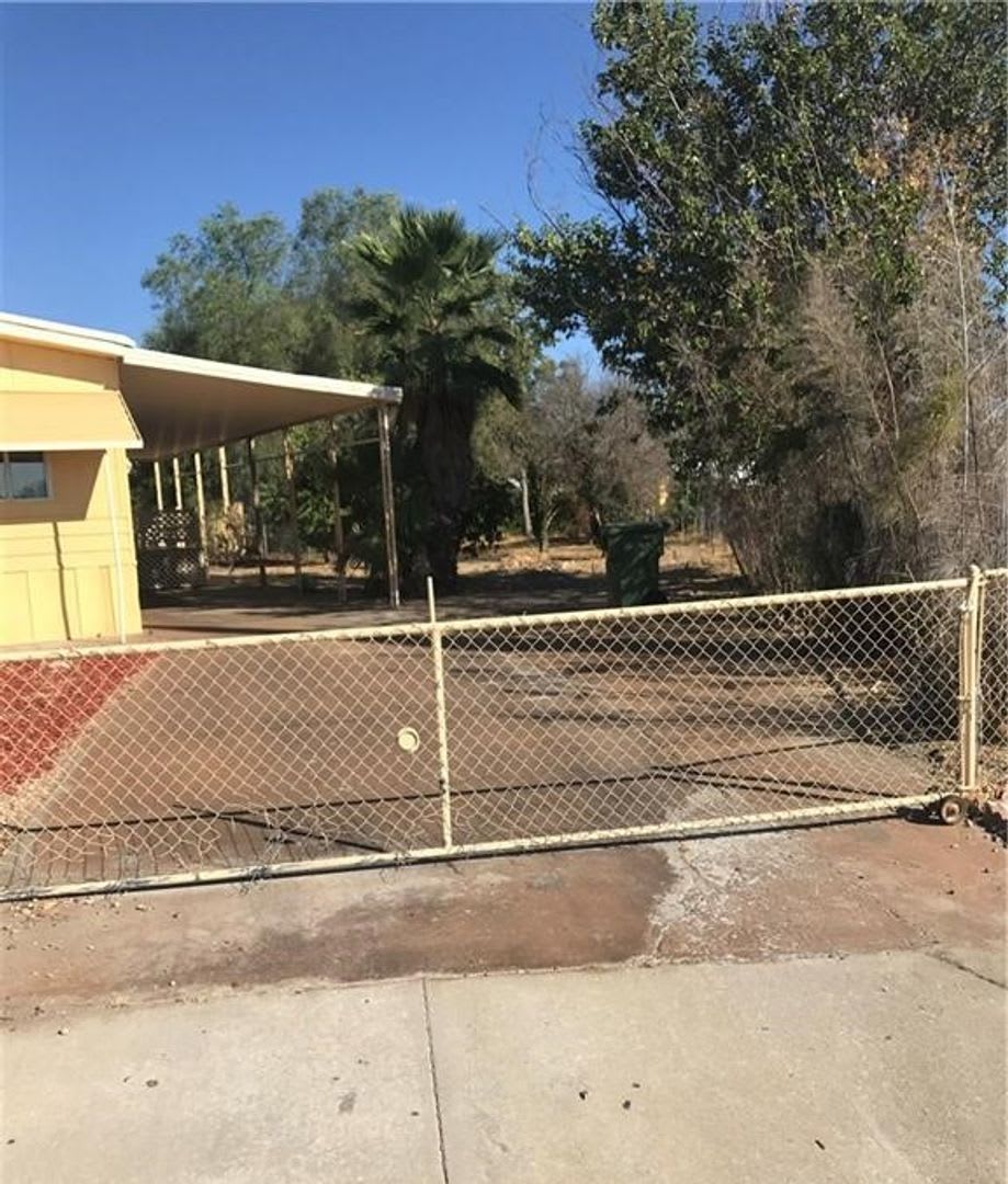 3 Bed / 2 Bath Manufactured Home in Hemet! – photo 2
