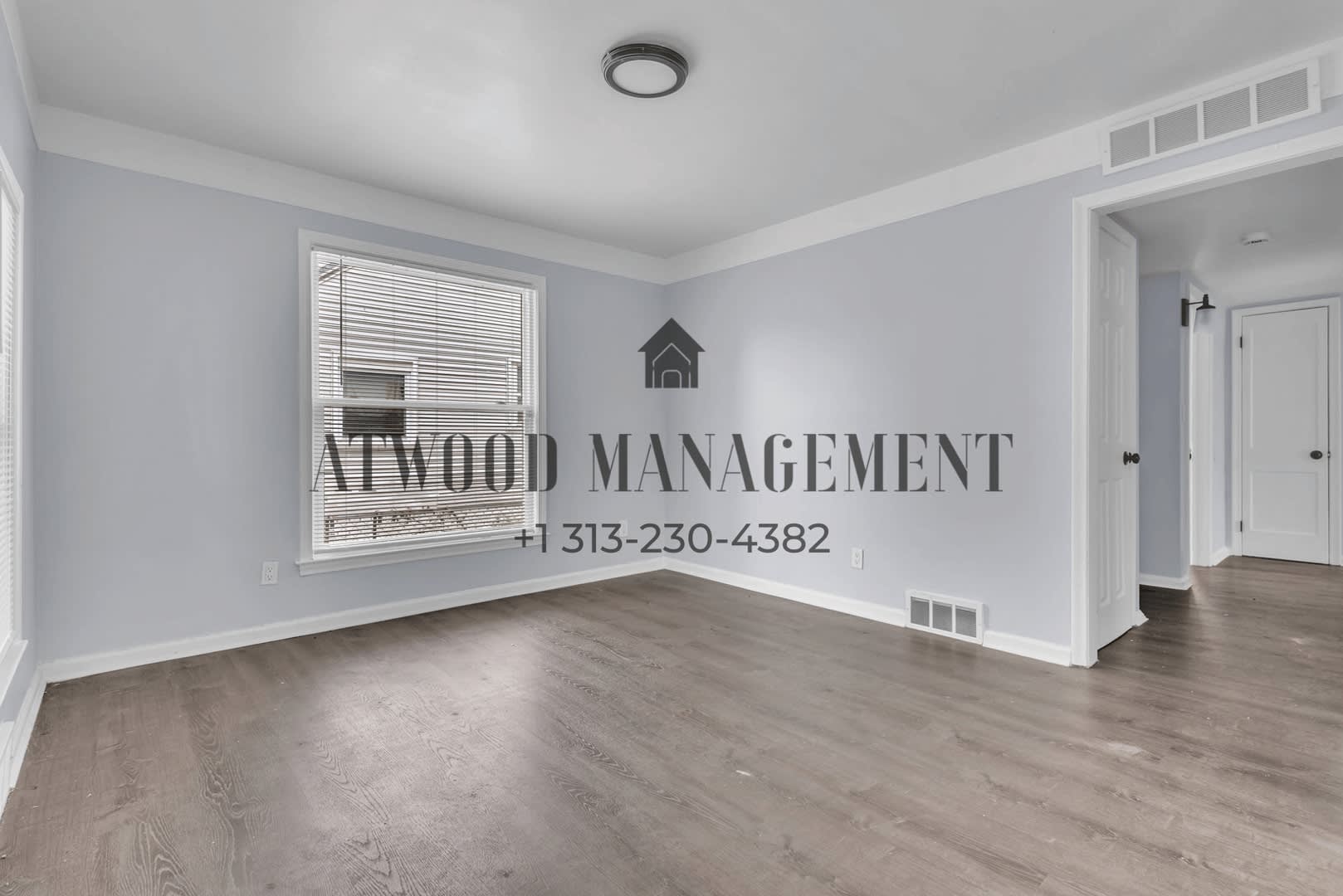 This beautifully updated 3-bedroom, 1-bath single-family home is ready for move-in! – photo 3