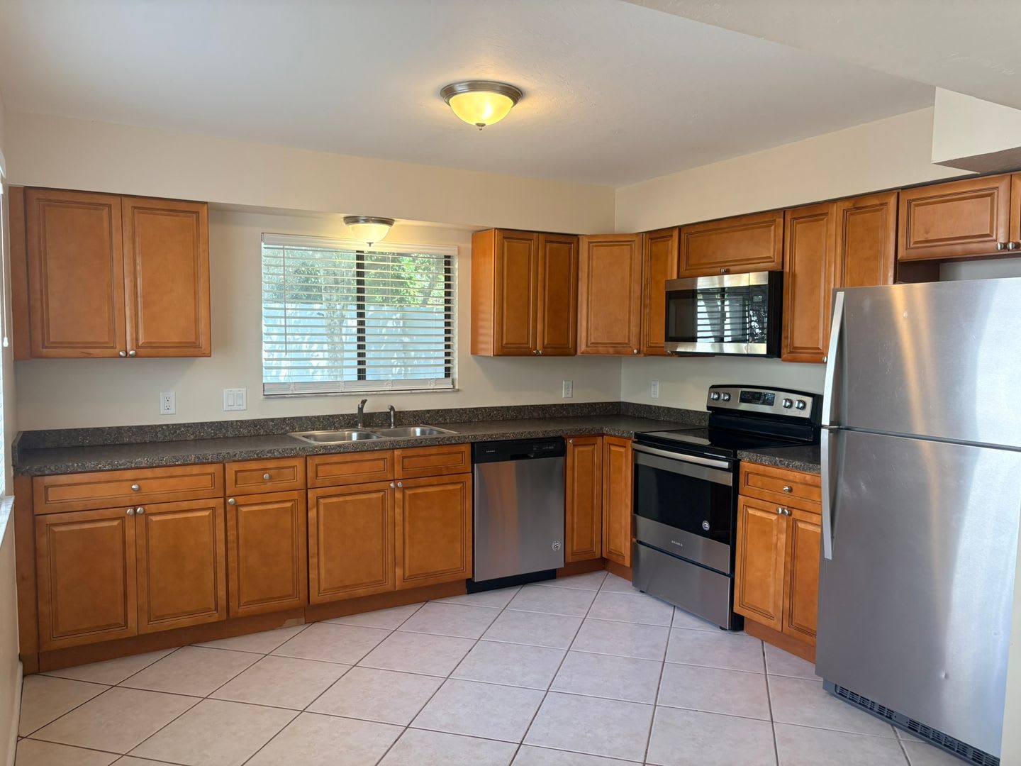 2/2 Townhome in Fort Myers for Rent – photo 1