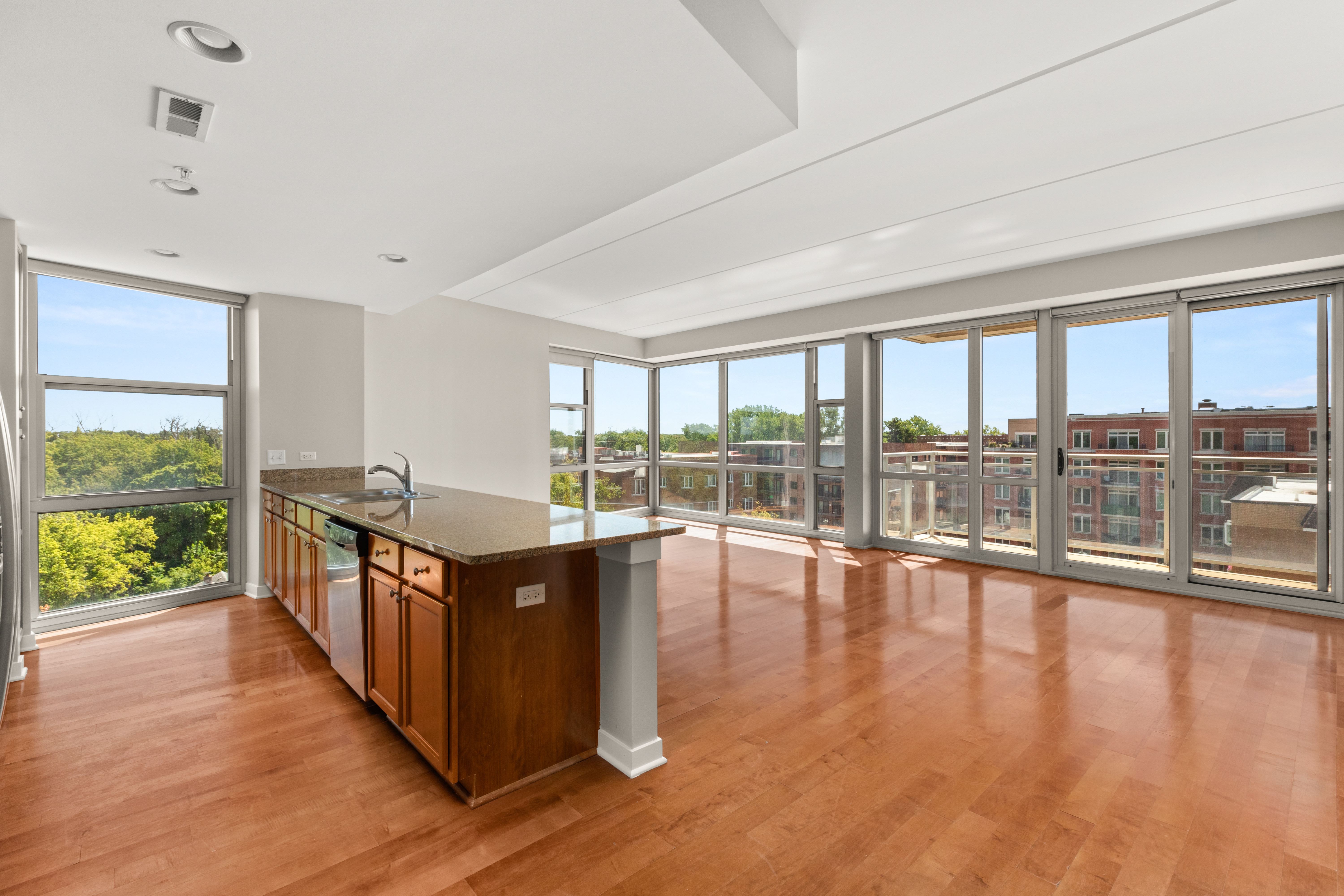 Kingston Pointe Apartments – photo 2