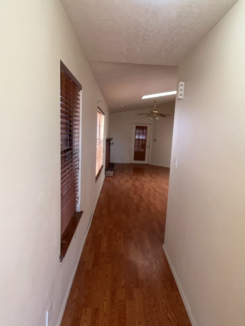 3 Bedroom, 2 Bathroom Home! Schedule a Showing! – photo 2