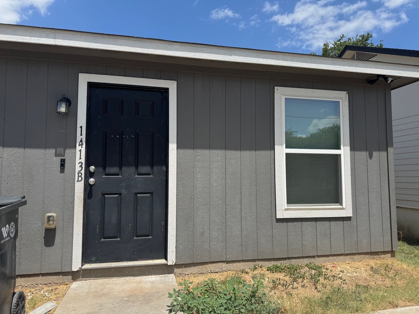 3 Bedroom Living Near Downtown – photo 1