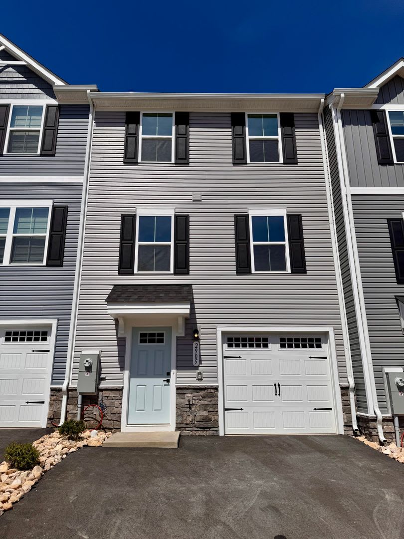 Brand New Townhouse in Ridgeview Subdivision – photo 1