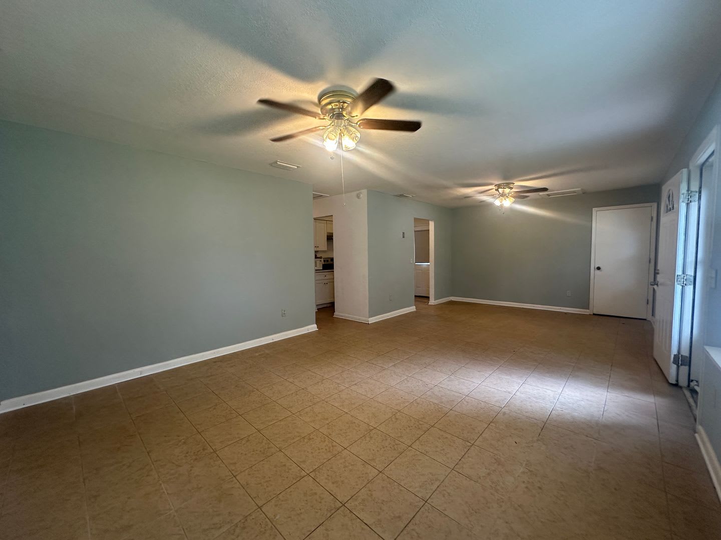 MOVE-IN SPECIAL: Receive $500 off your second month’s rent! – photo 5