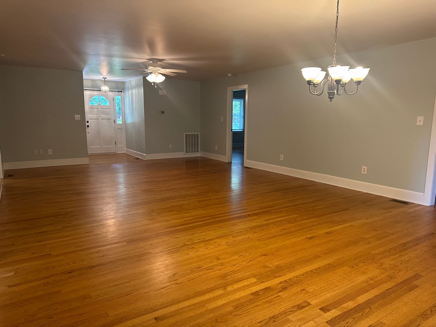 3BR/3.5BA plus bonus Full-Brick Ranch with Walkout Basement &amp; Boat Slip – photo 3