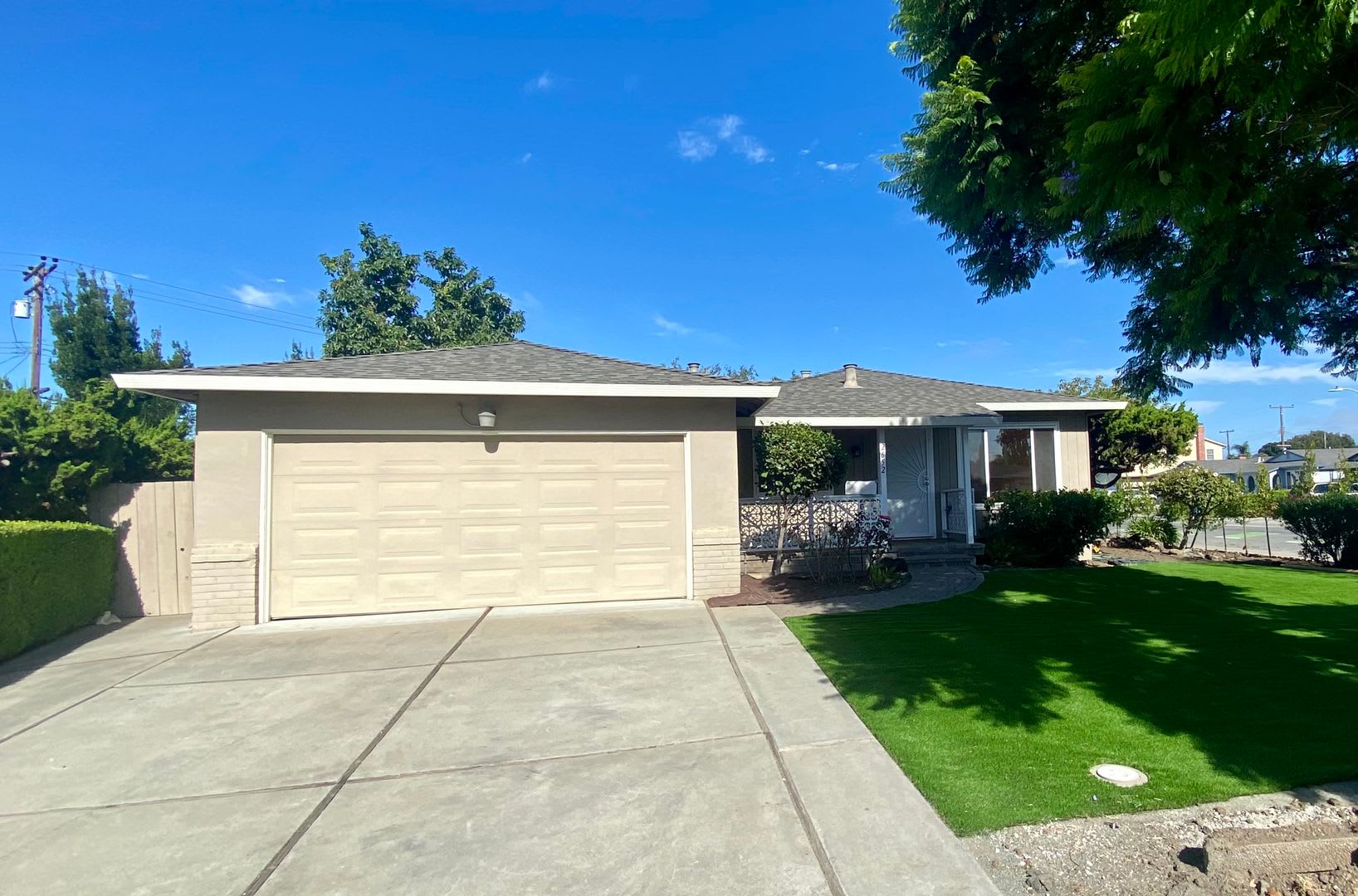 Single level 3 Bedroom Home on a Spacious Corner Lot! – photo 1