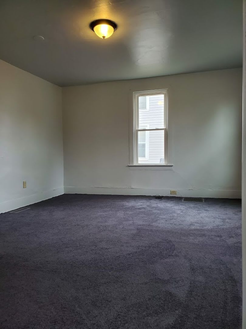 Large 4 Bedroom Home For Rent – photo 5