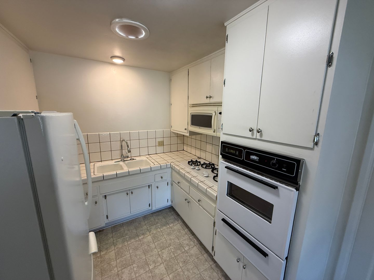 Charming 2 Bedroom Single Story Home In Friendly Valley 55 Community – photo 4